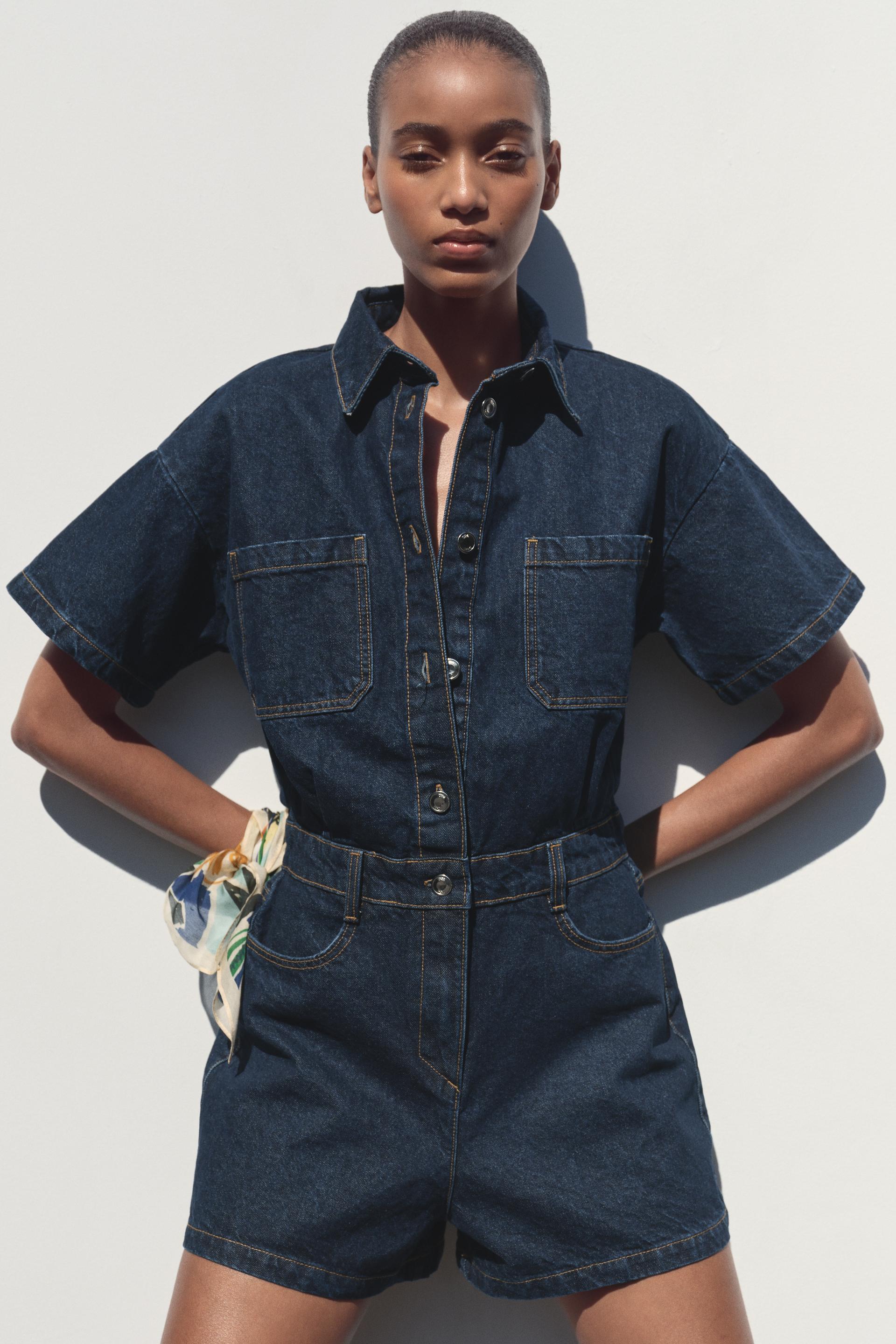 donker denim playsuit met knoopsluiting en borstzakken