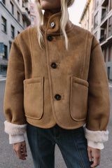 close-up van shearling jas met suède look en hoge kraag