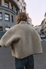 achterkant van teddy shearling jas dames