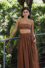 elegante bruine dames set voor vakantie of diner 