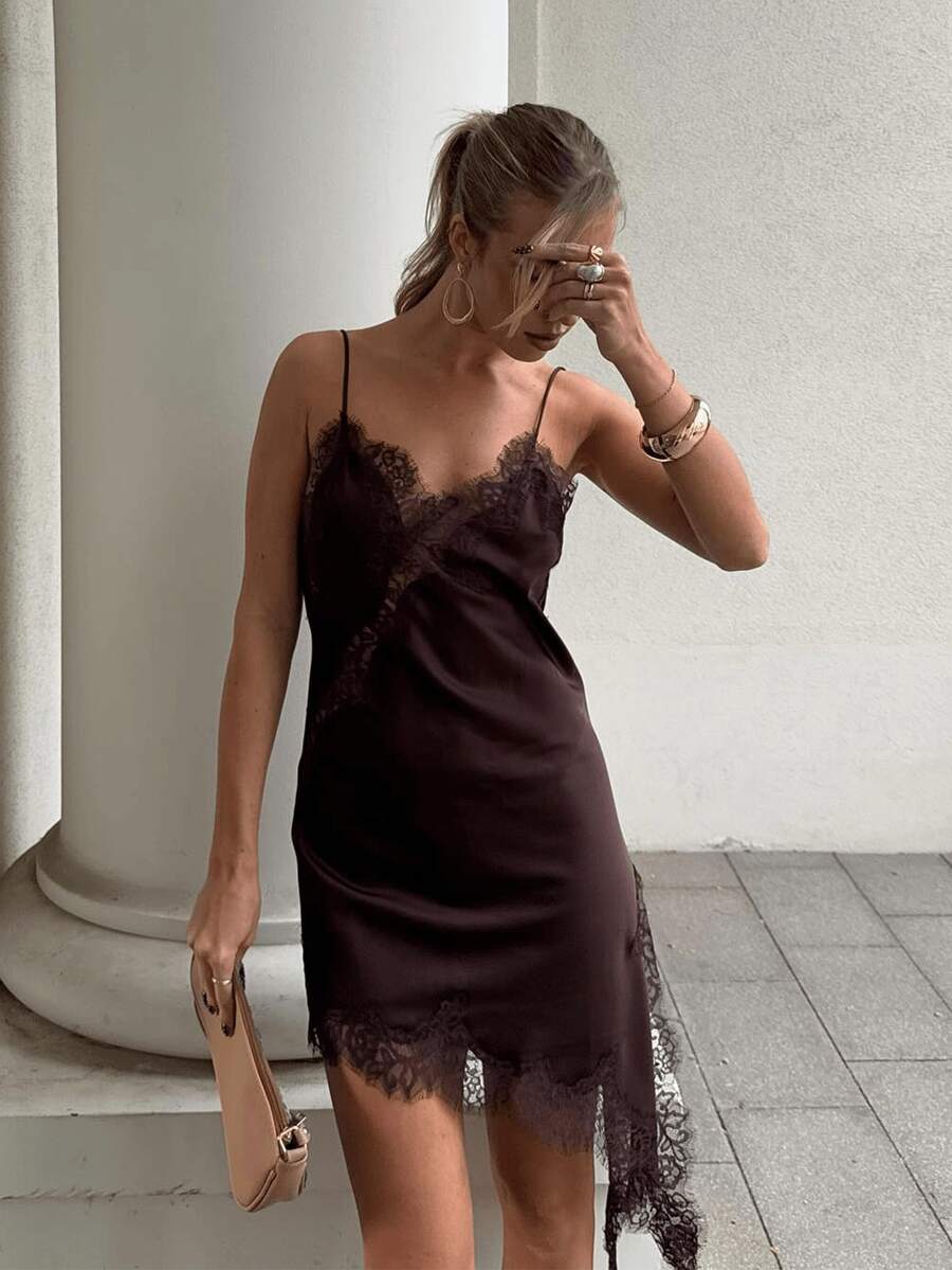 Veloura | Satin-Slipkleid mit Spitze & asymmetrischem Saum