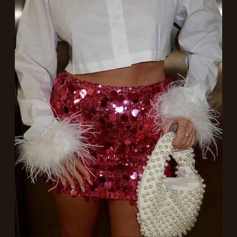 Glam Elegance Mini Skirt in sprankelende pailletten, perfect voor feestdagen en speciale gelegenheden.