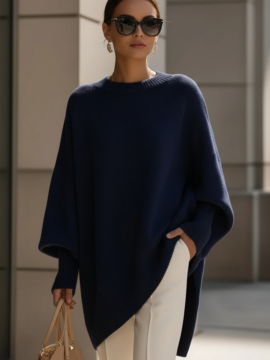 Marineblauwe oversized trui met ronde ribhals en brede ribboorden aan de mouwen