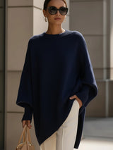 Marineblauwe oversized trui met ronde ribhals en brede ribboorden aan de mouwen