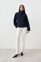 norava jas navy blauw gestyled met jeans