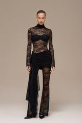 Zwarte Maeriva Lace Jumpsuit met hoge hals en kanten flared pijpen vooraanzicht