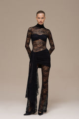 Maeriva Lace Jumpsuit | Zwarte kanten jumpsuit met hoge hals & drapage