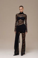 Maeriva Lace Jumpsuit | Zwarte kanten jumpsuit met hoge hals & drapage