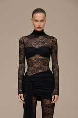 Maeriva Lace Jumpsuit | Zwarte kanten jumpsuit met hoge hals & drapage