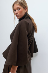 Loreza Capejas | Elegante Damesjas met Ceintuur & Hoge Kraag