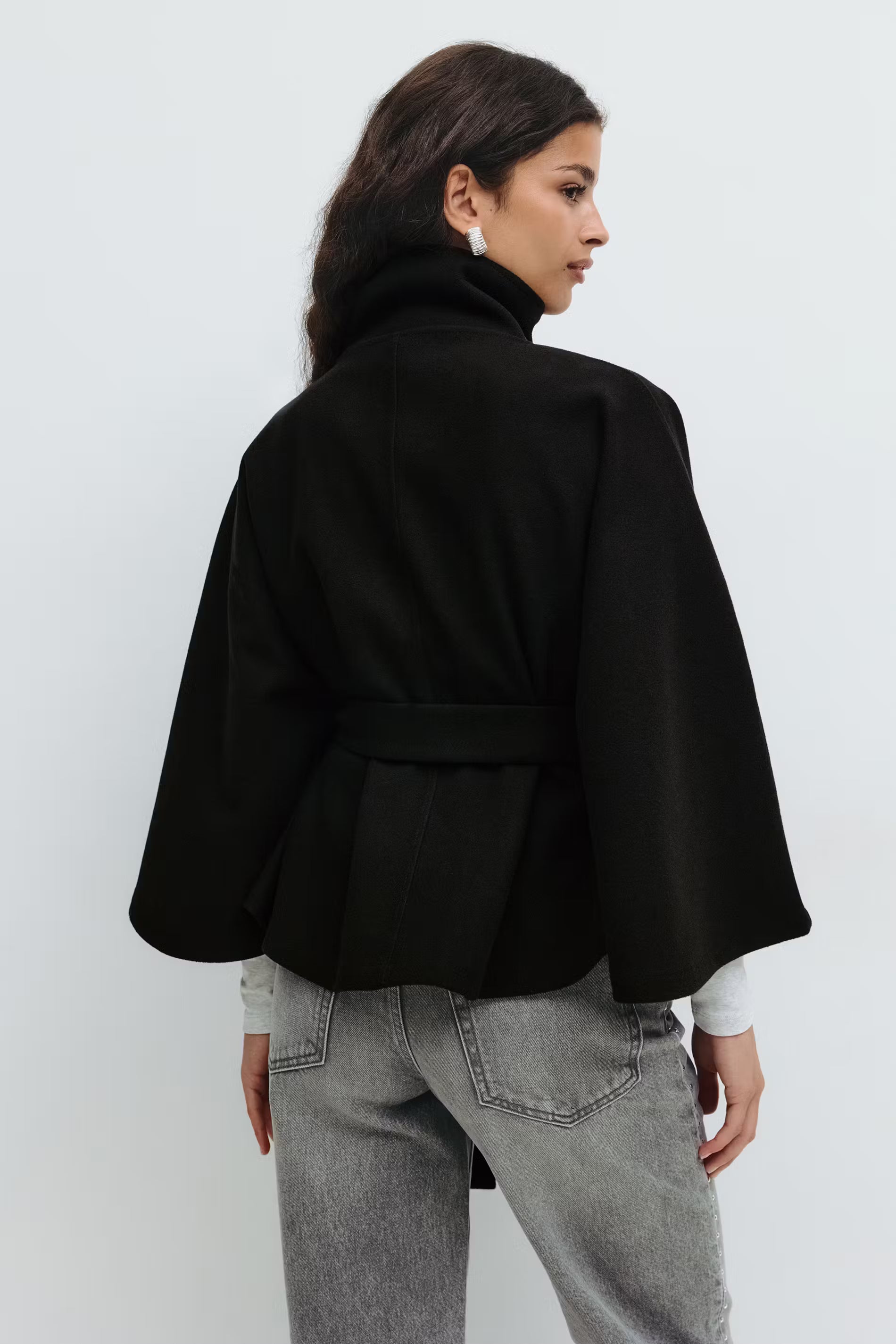 Loreza Capejas | Elegante Damesjas met Ceintuur & Hoge Kraag