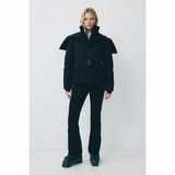 zwarte auraya ski jacket met belijnde taille en functionele ritsen