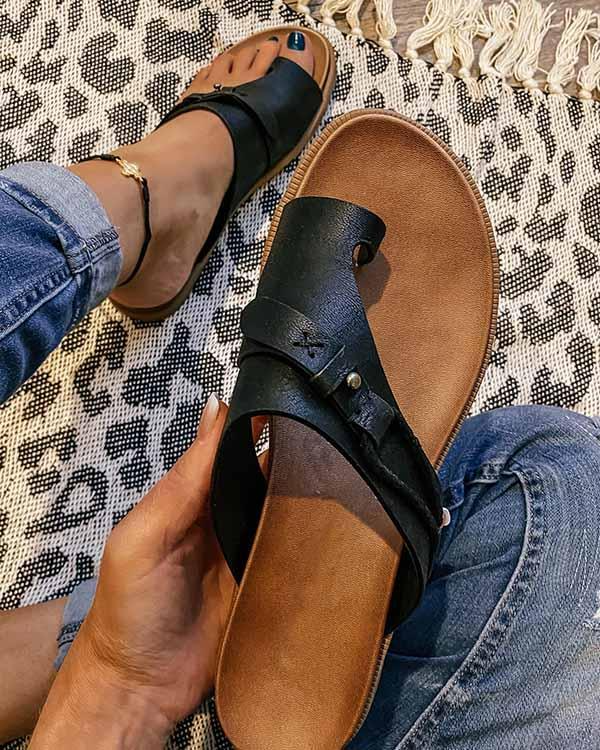 mirela slippers zwart met teenbandje en vlechtdetail