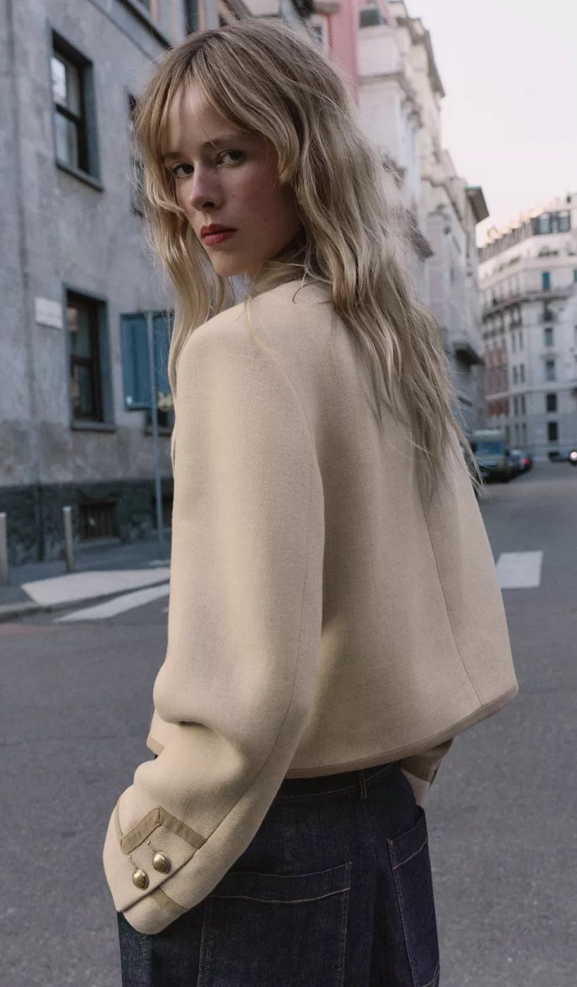 Velmira | Taillierter Blazer mit Knöpfen