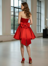 Rivella Bow Mini Dress rood strapless met grote strik achter