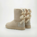 Beige winterlaarsjes met twee satijnen strikken en faux fur binnenkant