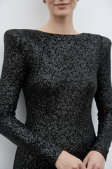 close-up van zwarte paillettenjurk met lange mouwen