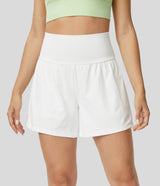 sportshort in wit met telefoonvak