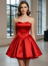 Rivella Bow Mini Dress rood strapless voorkant close-up