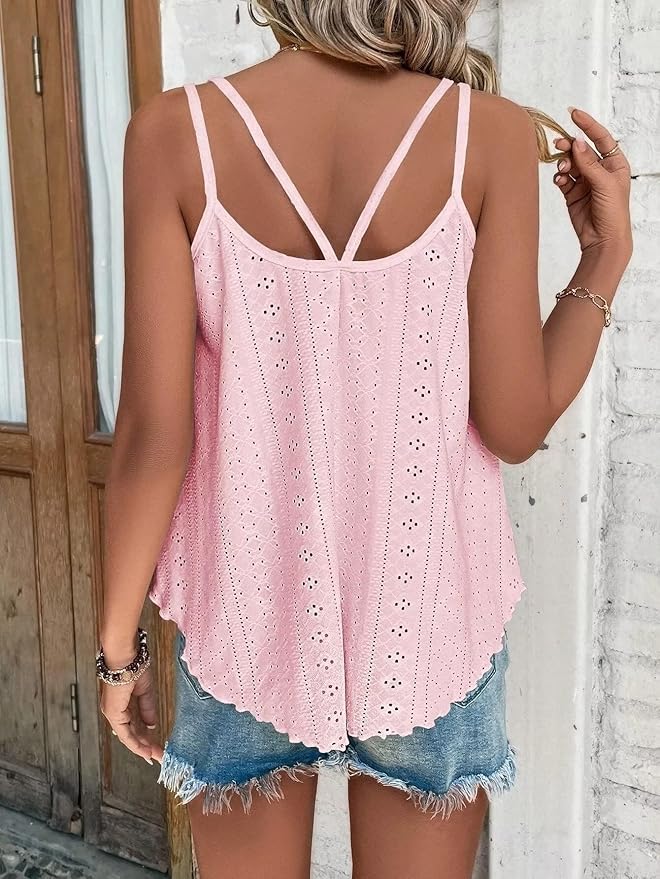 Luchtige roze zomertop met romantische broderie-afwerking