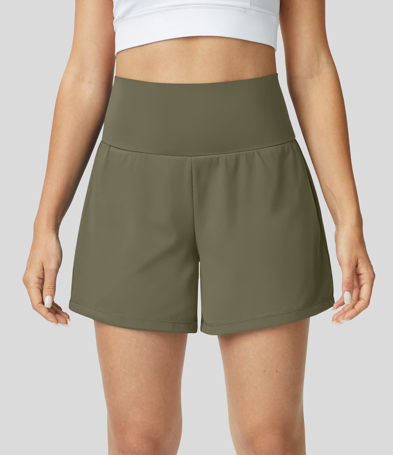 sportshort in legergroen met telefoonvak