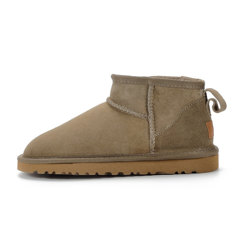 CozyFeet – comfortabele Taupe kleurige  winterstappers van schapenvacht met wollen voering.