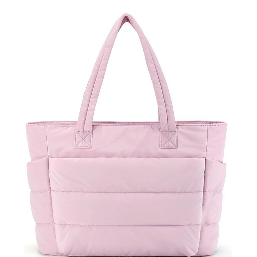 De Cloud Tote, een zachte, gewatteerde tas in trendy kleuren zoals zwart, roze en beige, perfect voor werk, school, of een dagje uit.