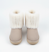 Taupe dames snowboots met dikke witte bontkraag en profielzool – winterlaarzen voor koude dagen.