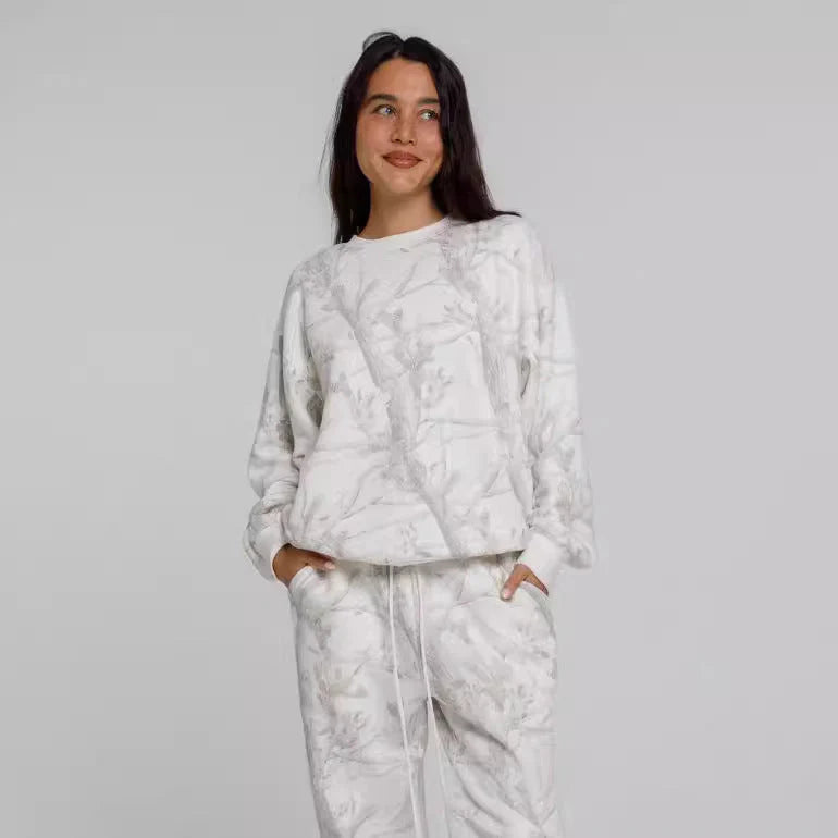 Camo Urban Loungewear | Witgrijze Lounge Set met Takkenprint & Oversized Fit