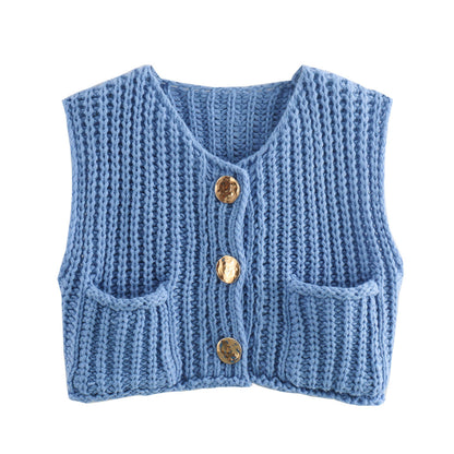 KnitCharm Vest in lichtblauw - Stijlvol mouwloos gebreid vest met luxe gouden knopen, perfect voor gelaagde herfst- en winterlooks