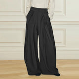 close-up van zwarte palazzo broek met plooidetails voorkant