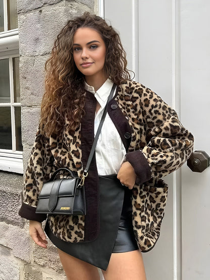 Wildfleece Coat – Warme winterjas met trendy panterprint en zacht fleece materiaal.