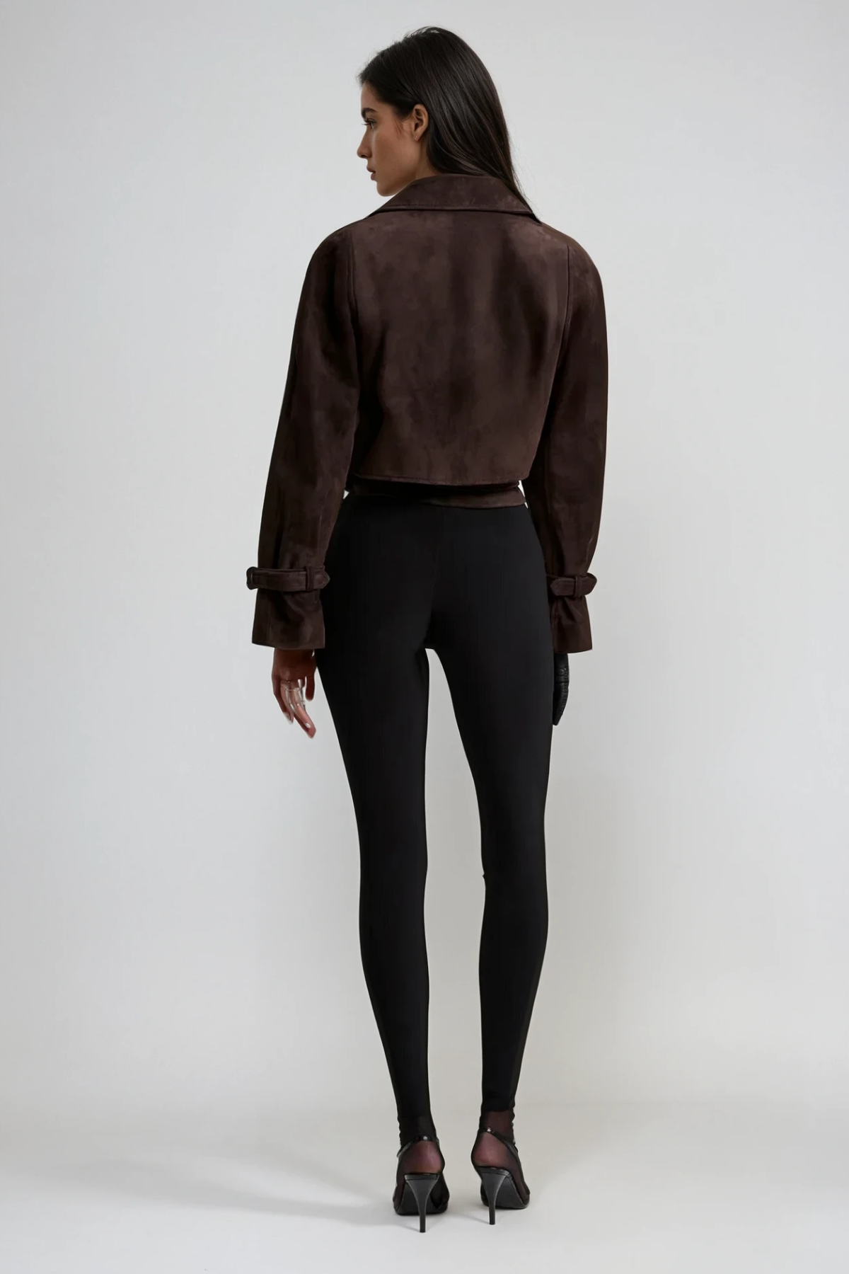 Avenza Belted Jacket bruin – achterkant cropped jas met tailleband