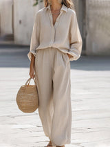 beige linnen tweedelige dames set met losse blouse en wide leg broek
