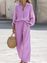 paarse linnen set dames zijaanzicht met oversized blouse en wijde broek