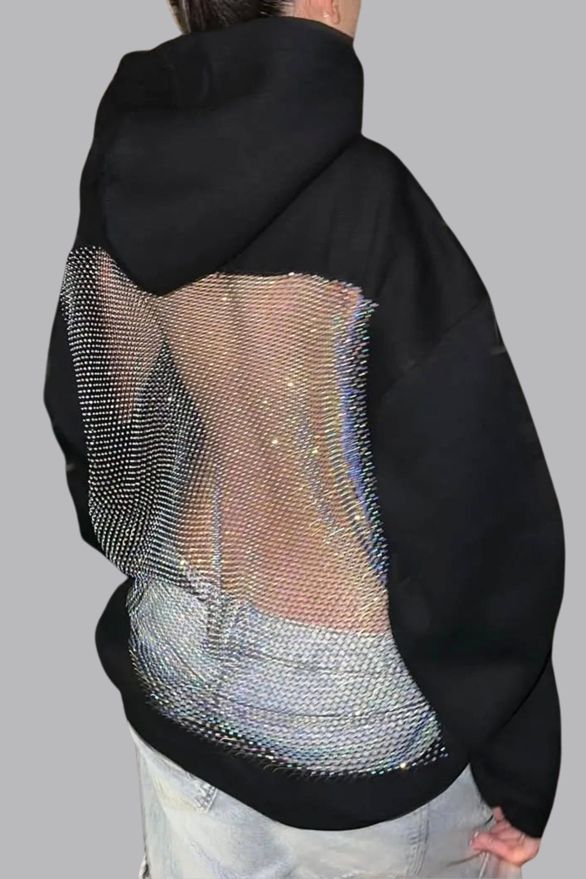 Arielle Backless Rhinestone Hoodie zwart – open rug met rhinestone mesh
Arielle Backless Rhinestone Hoodie zwart – close-up van glinsterend rugpaneel