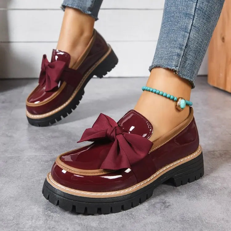 bordeauxrode chunky loafers met grote strik en glanzende afwerking