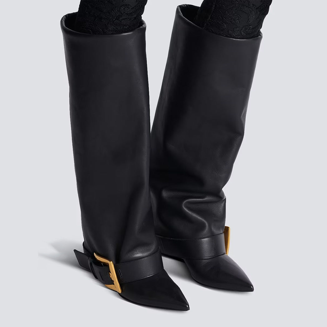 Zwarte hoge laarzen met gouden gesp – elegante fashion boots