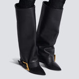 Zwarte hoge laarzen met gouden gesp – elegante fashion boots