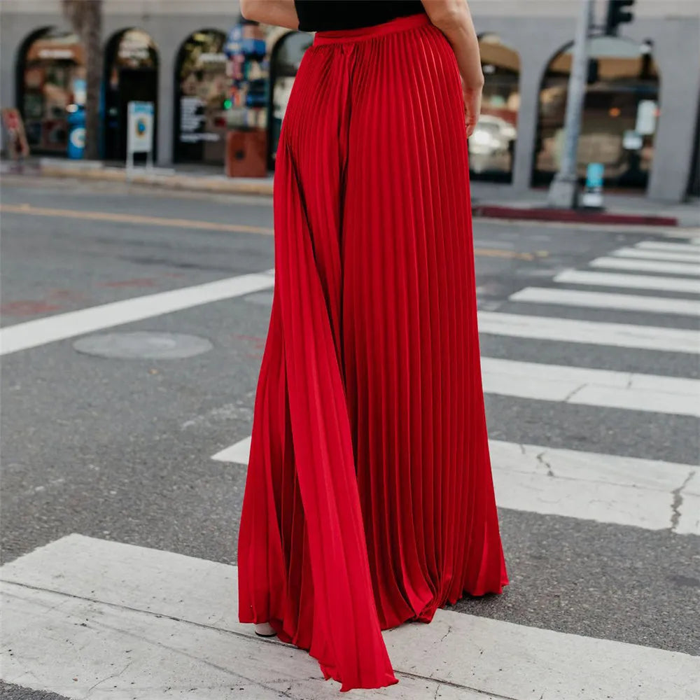 Rode plissé rok met zwarte crop top