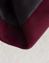 detailfoto reverskraag en voering van bordeaux blazer