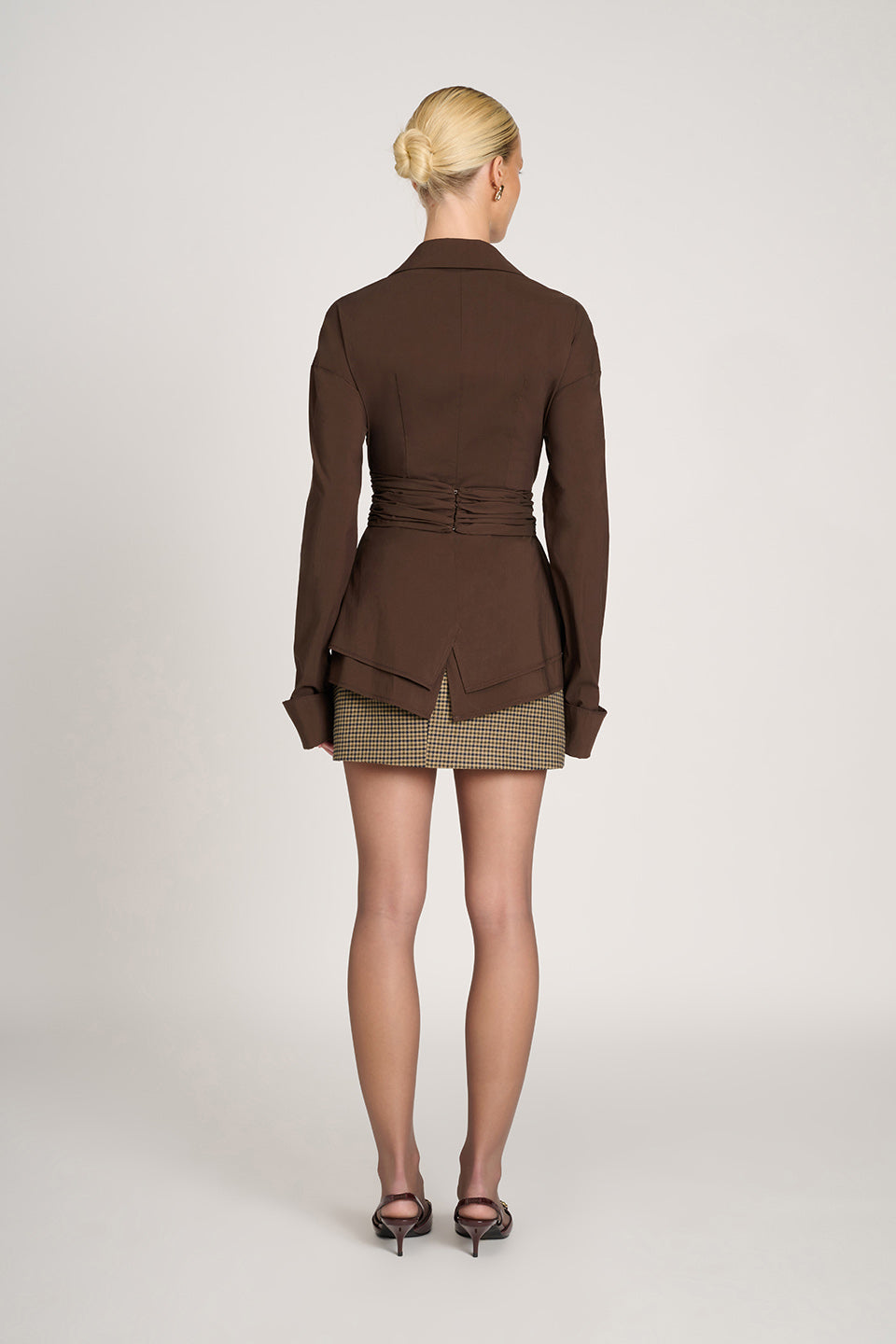 Jaeda | Chocoladebruine Wrap Blouse met Tailleband
