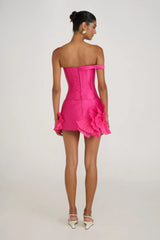 achterkant van strapless roze jurk met ritssluiting en ruches