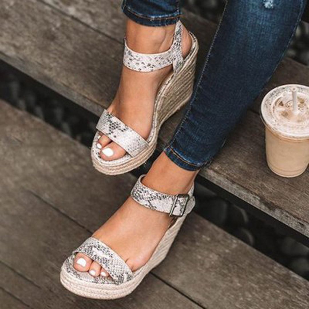 Espadrille wedges met snakeprint en sleehak
