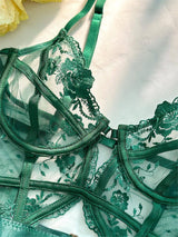 Close-up groene lingerie met bloemenborduursel