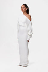 Stijlvolle off-shoulder knit maxi-jurk in wit, zachte stretchy stof – perfect voor elke gelegenheid.