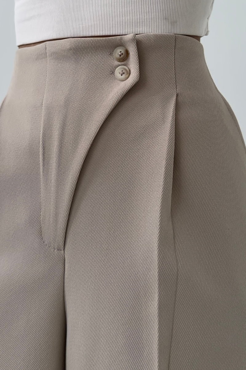 beige wide leg pantalon met high waist en dubbele knoopsluiting