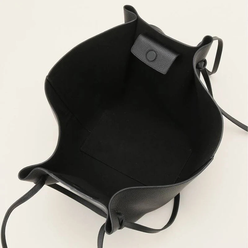 zwarte luxe totebag van vegan leer met lange hengsels