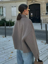 achterzijde Mirelda cropped jas in taupe met oversized mouwen