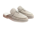Beige suède instapper voor dames met gespsluiting